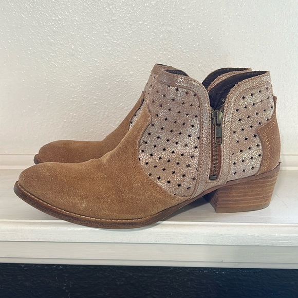 Diba true show tunes leather suede booties zip closure size